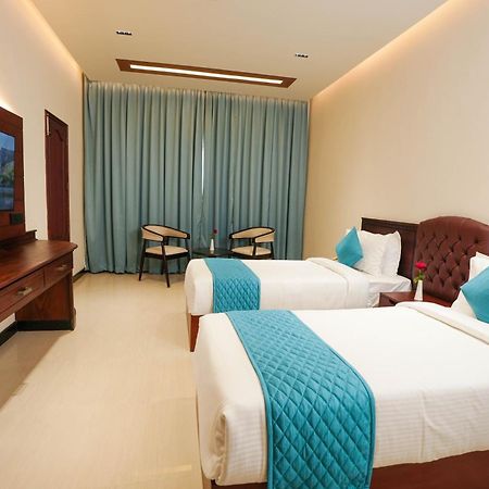 Hotel Blue Castle Thiruvananthapuram Esterno foto