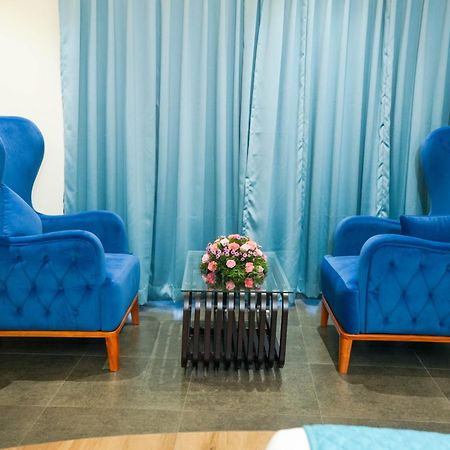 Hotel Blue Castle Thiruvananthapuram Esterno foto