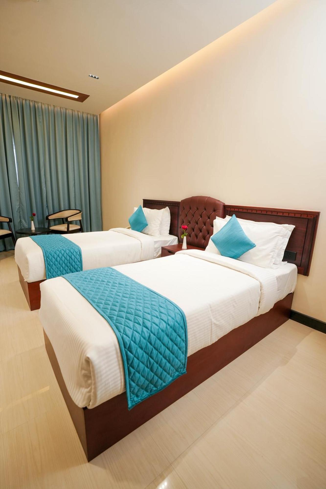 Hotel Blue Castle Thiruvananthapuram Esterno foto