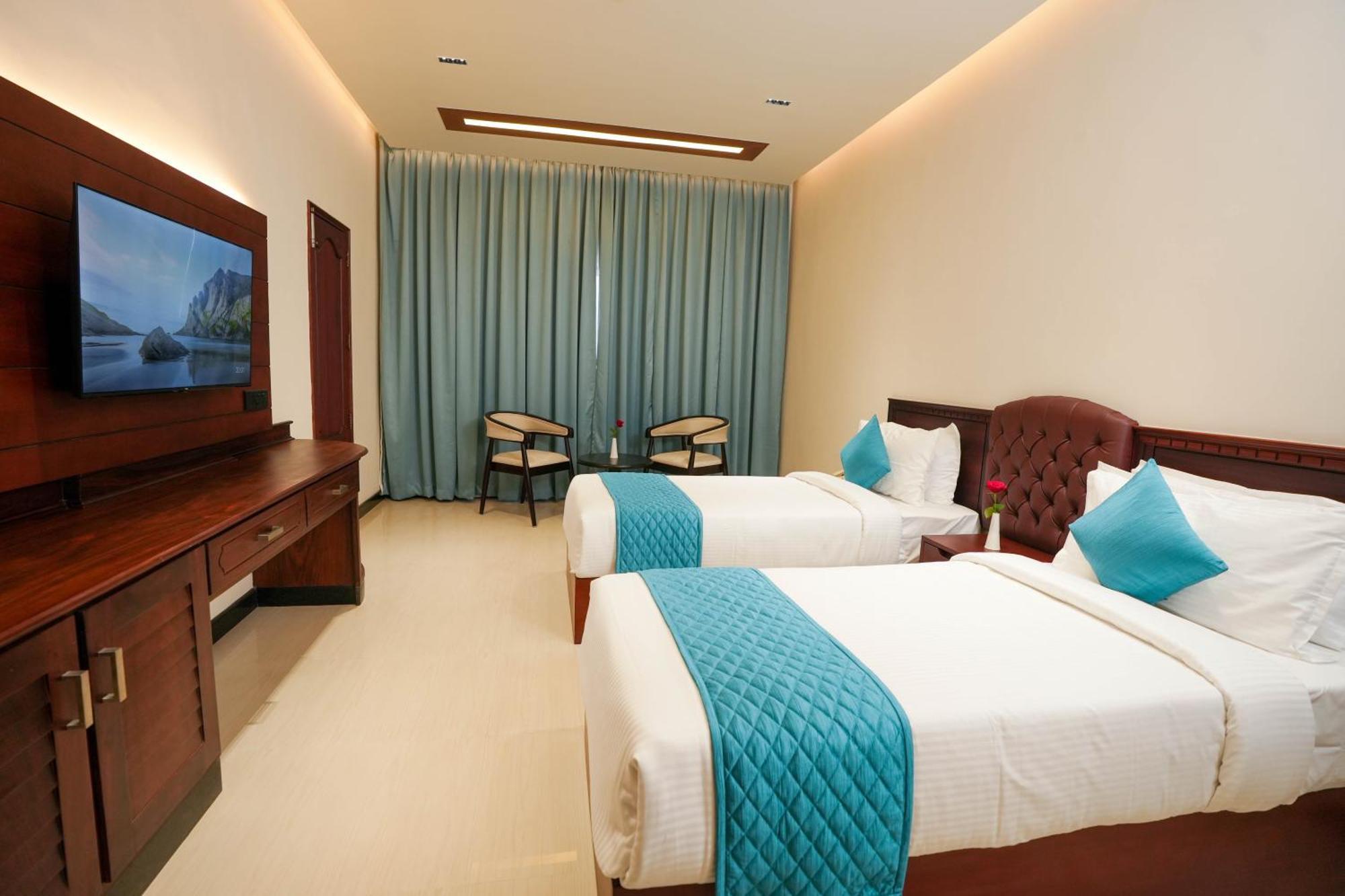 Hotel Blue Castle Thiruvananthapuram Esterno foto