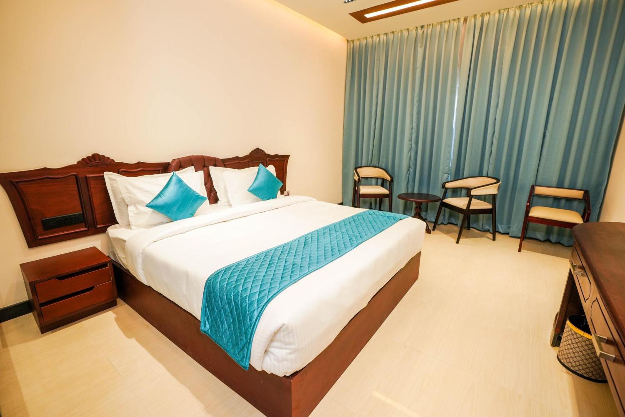 Hotel Blue Castle Thiruvananthapuram Esterno foto