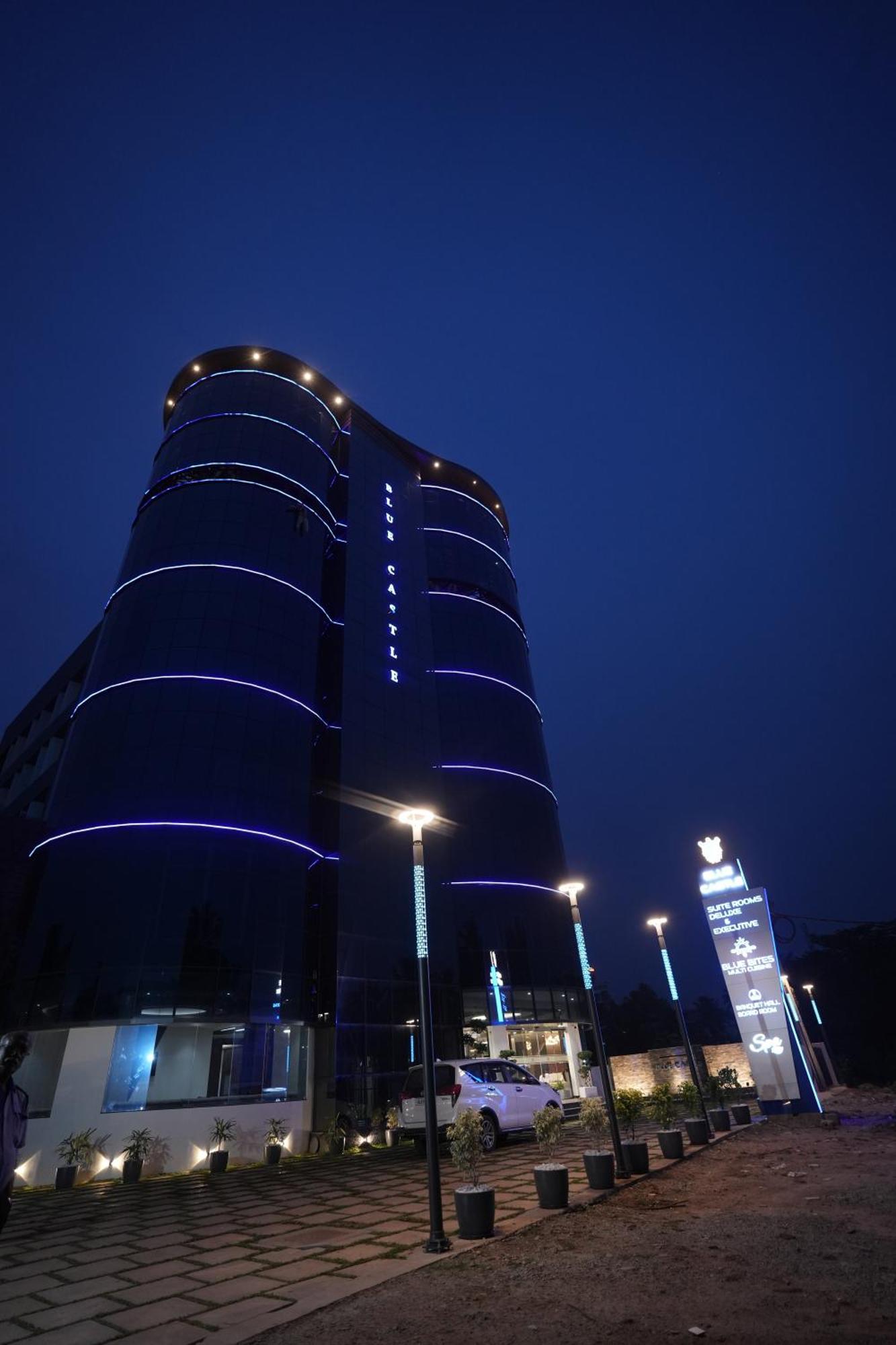 Hotel Blue Castle Thiruvananthapuram Esterno foto