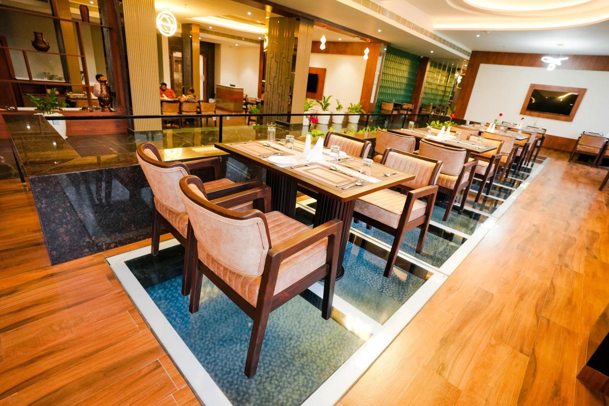 Hotel Blue Castle Thiruvananthapuram Esterno foto