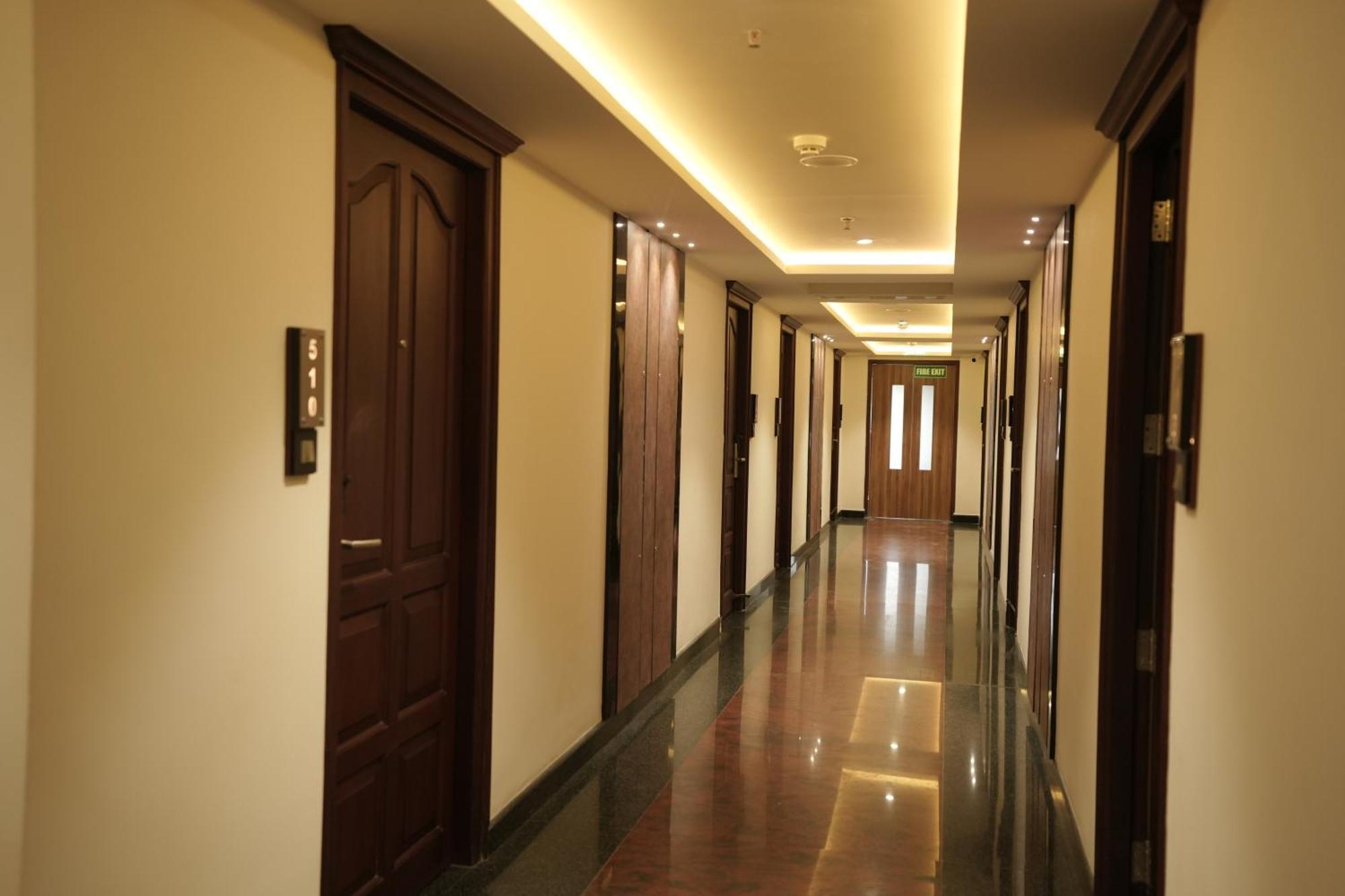 Hotel Blue Castle Thiruvananthapuram Esterno foto