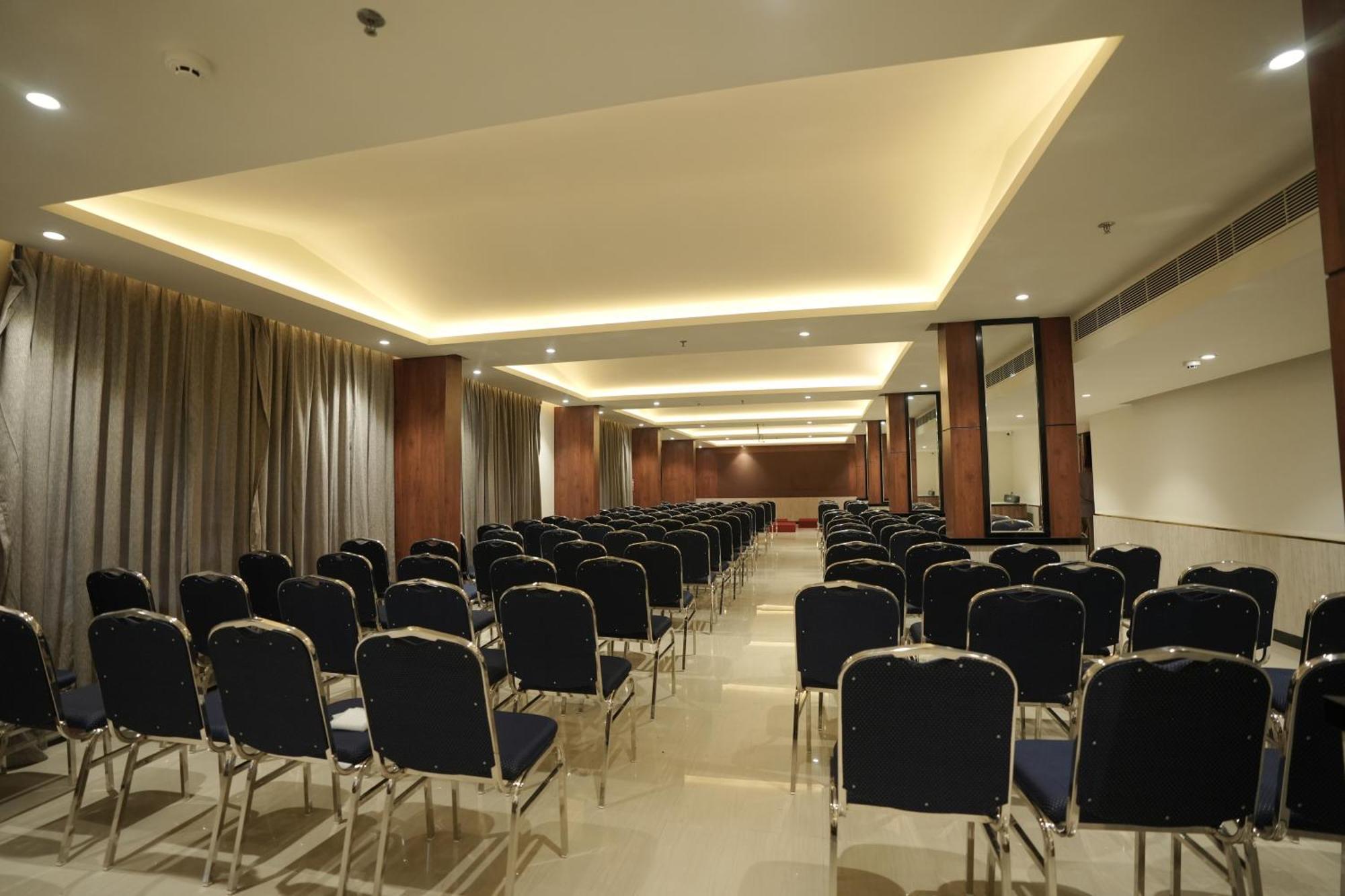 Hotel Blue Castle Thiruvananthapuram Esterno foto