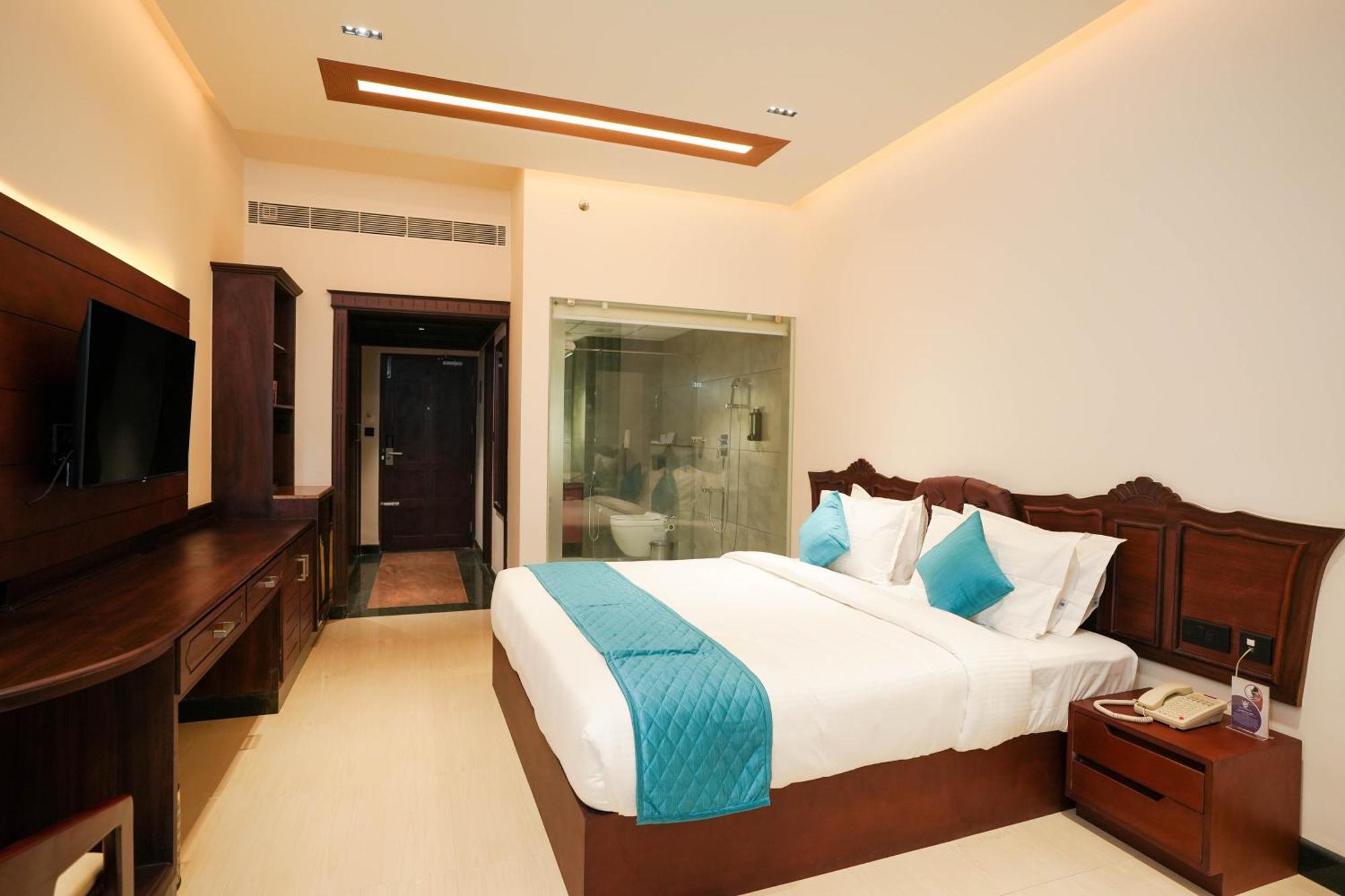 Hotel Blue Castle Thiruvananthapuram Esterno foto